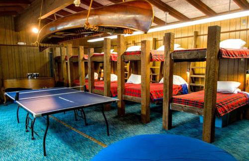 Spacious Cabin for a Group Getaway Overlooking Junior Lake in Florida - Foto 23