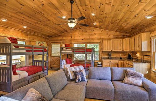 Lovely Log Cabin and Bunkhouse with Views and Yard! - Foto 27