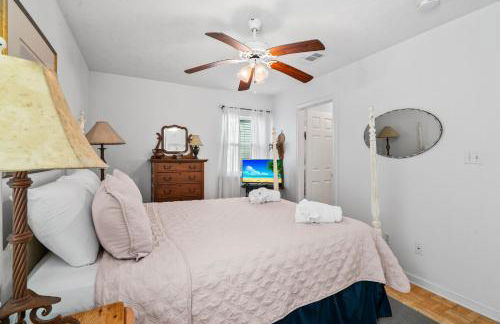 Seaside Sunrise: A Peaceful Escape by the Ocean - Photo 16