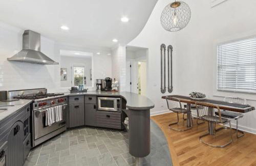 Rare Downtown Oasis | Private Pool + Parking - Foto 29