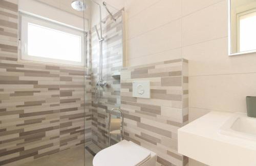 New modern villa Gogo with private pool near the beach and town of Pula by WiiBuk - Foto 47