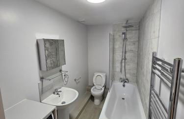 Luxury Flat - With Roof Terrace - Photo 3