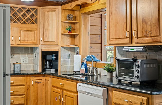 Deer Haven Cabin by Avantstay Waterfront Dock Firepit - Photo 9