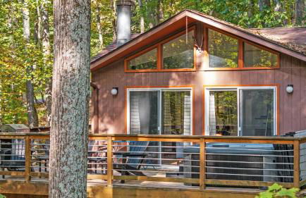 Wooded Nest, Cozy 3BR Chalet Near Spas, Downtown Berkeley Springs & Hiking - Foto 1