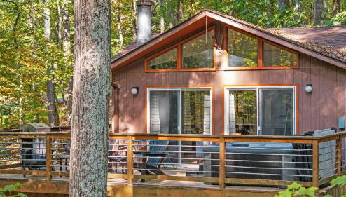 Wooded Nest, Cozy 3BR Chalet Near Spas, Downtown Berkeley Springs & Hiking - Foto 1