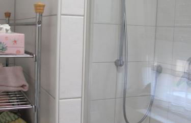 #1Gemütliches ruhiges sonniges Balkonzimmer mit Gemeinschaftsbad W-Lan Airport nah Late Night Check in Haus Nr 9,5 - Foto 19