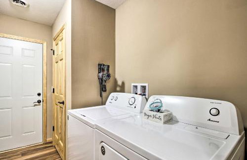 Breezy Point Cabin with Fire Pit - Walk to Lake - Foto 19