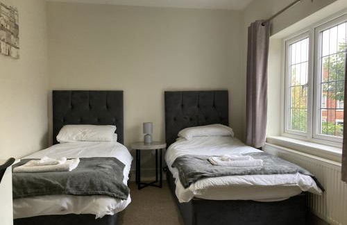 Large 4 bed detached house with parking - Foto 27