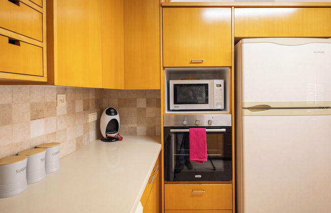 Homey Kiryat Haim Apt by Sea N Rent - Foto 9