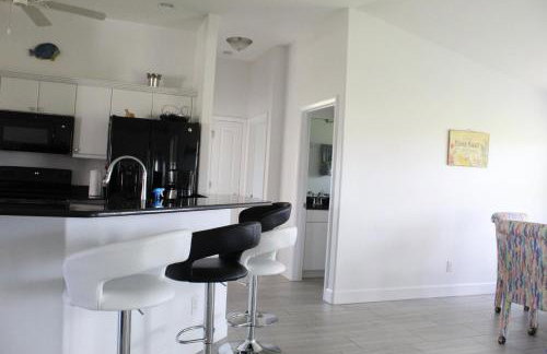 Paradise Home, Tranquil canal view 3-BDR in Golfers paradise - Foto 31