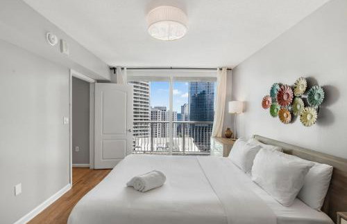 Fantastic 2BR Condo on 31st Floor Free Parking - Photo 30