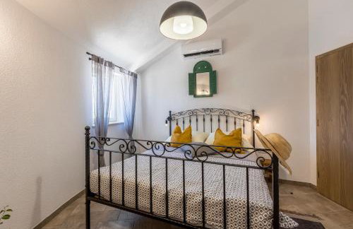 Island Getaway - Heritage House - Photo 46