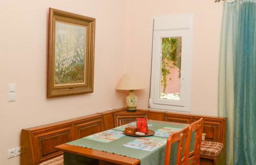 Home Suites - Photo 43