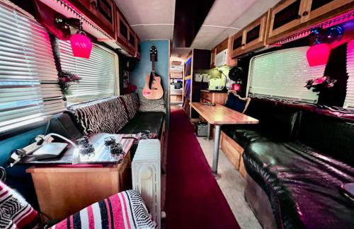 Stay Like a Rock Star Tour Bus in Durham NC - Foto 4