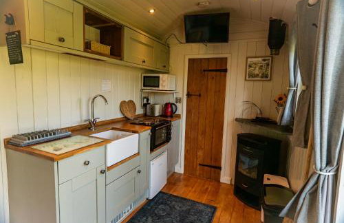 Lavender Retreat with Private Hot Tub - Photo 13