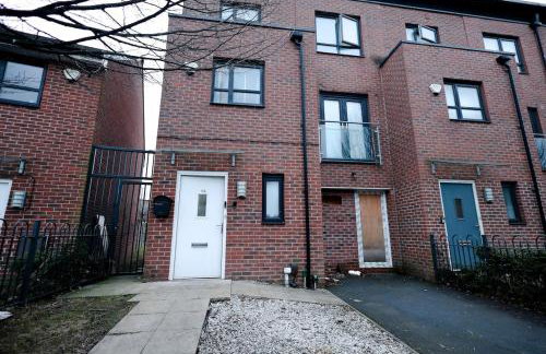 Cozy Place in Salford, Sleeps 8, 4 Bedroom, 5 Beds - Foto 70