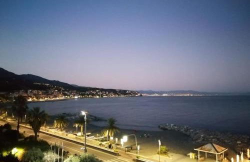 Appartamento con terrazza fronte mare - Foto 8