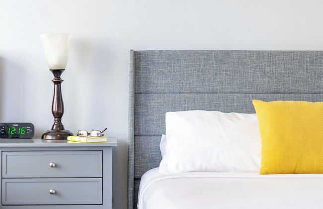 Partial Ocean View Condo with 2 Beds and Parking - Foto 26