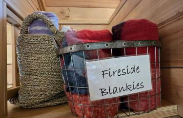 Incredible Modern Tiny Log Cabin near the Ammonoosuc River for a Romantic Getaway in New Hampshire - Foto 7