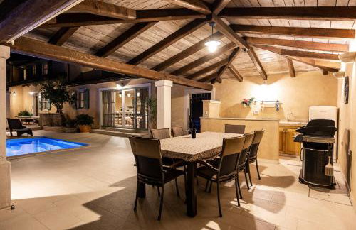 Villa Vlacich for 8 people near Labin - Rabac with heated pool, sea view & kids playground - only 2 km from the beach - Foto 7