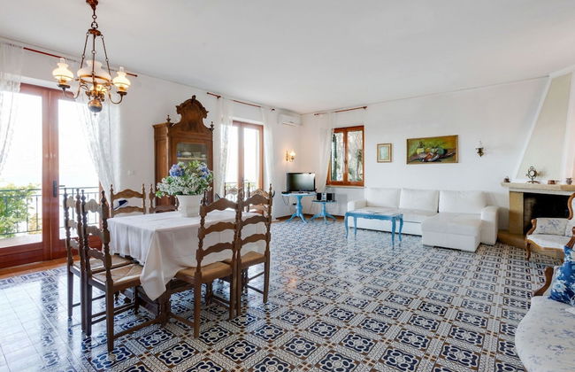 Villa in Torri del Benaco With Lake Garda Views - Photo 24