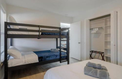 Vibrant Spacious Home w Private Pool and Jacuzzi - Foto 33