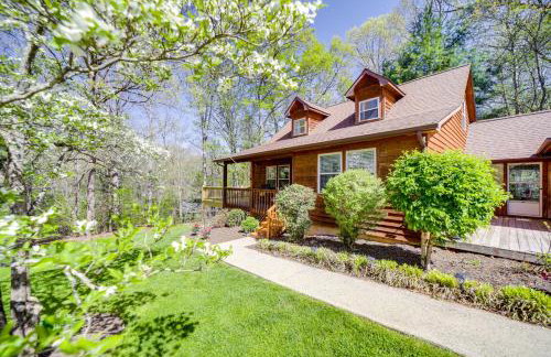 Peaceful Candler Cabin with Private Hot Tub! - Foto 28