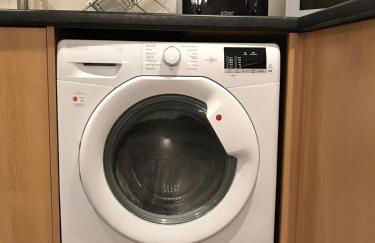 Comfortable 3-Storey House with Free Car Parking - Foto 34