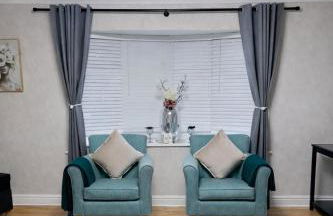 Rosie House 3 bedroom House in Sandbach with Parking - Photo 7