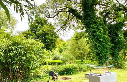 Cosy Hampshire Barn Getaway, Large garden alongside a stunning river - Fire Pit, BBQ, Outdoor seating - Country walks & Pubs - Foto 26