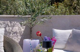 Uniquely designed Villa Ivana with outdoor Jacuzzi nearby the pebble Banje beach at the Island of Solta - Photo 38