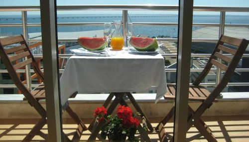 Haven in Lisbon - Exquisite Top Floor with 7 meters Balcony to the Longest Waterfront in Lisbon - Foto 4