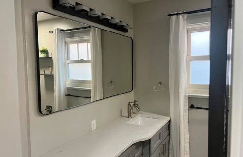 Walk to Dining Breweries and Shops Plus New Hot Tub - Foto 24