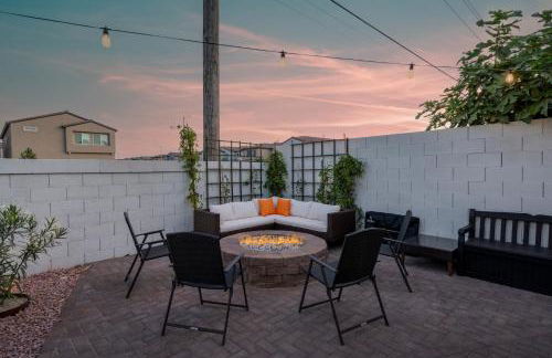 8BR 5BA SuperHero Retreat-King Beds, BBQ, Hammock, Firepit, MiniGolf, WorkSpace - Foto 3