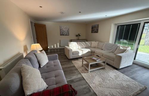 Four Bedroom House With Private Pool - Stunning countryside location with parking close to Chester City Centre - Photo 12