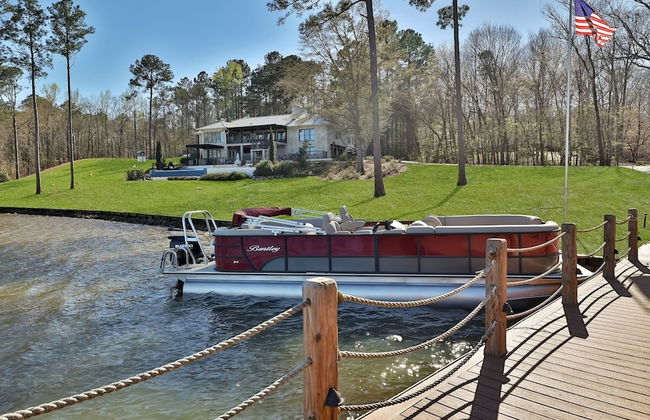 7BR Lakefront Haven Pool Hot Tub Gated 4acres - Foto 7