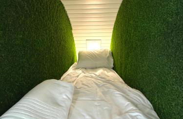 Hazel Hobbit Pod at Cowbridge Cabins - Photo 6