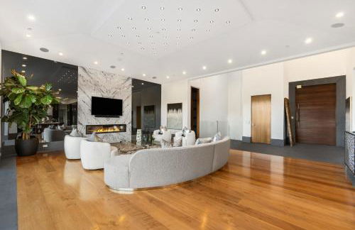 Ultra Luxury 5BR Beverly Hills Estate with Private Pool Spa and Canyon Views - Foto 31