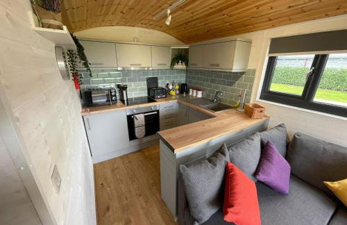 Maple Lodge Quirky Salvaged Railway Carriage with Hot Tub - Foto 3