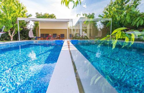 Villa Field Hill with Swimming Pool and Tennis Court - Foto 13