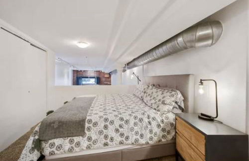 Loft Retreat - King Bed&Balcony - Pet-Friendly 30 - Foto 18