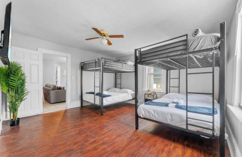 Little Italy Group Stay 4 TV's Pet Friendly - Foto 44