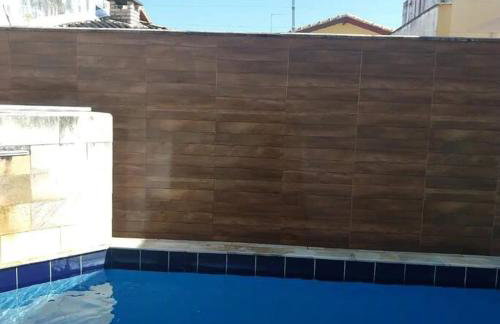 Casa em Itanhaém com 2 quartos garagem p 2 carros, churrasqueira, piscina 200 m da praia - Foto 1