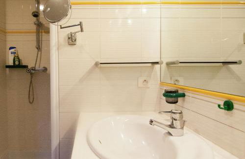 Spacious farmhouse with private heated pool in a rustic garden - Foto 60