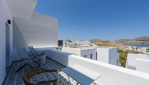 Azure Naousa - Photo 5