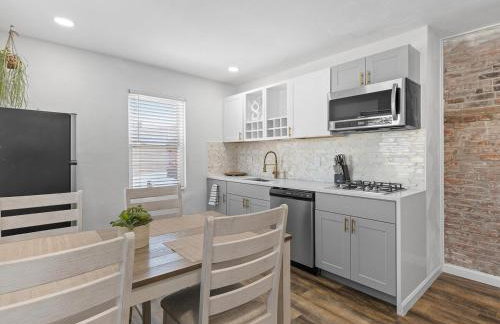 Lawrenceville Central !5 Spacious and Quiet Three Bedroom Apartment with Free Street Parking - Foto 2