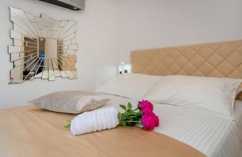 Uniquely designed Villa Ivana with outdoor Jacuzzi nearby the pebble Banje beach at the Island of Solta - Photo 16