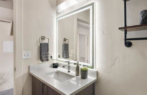 Gorgeous 2BD 2BA Pool,Gym,Htub near Convention Ctr - Foto 25