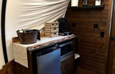 Elegant, Vintage Conestoga Covered Wagon Getaway in Denver, Pennsylvania - Foto 17