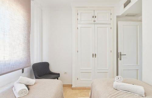 Marina XI Enjoy the Sun, Sea Views, Pools & BBQ Steps from the Beach in Mijas Costa & Fuengirola - Foto 11